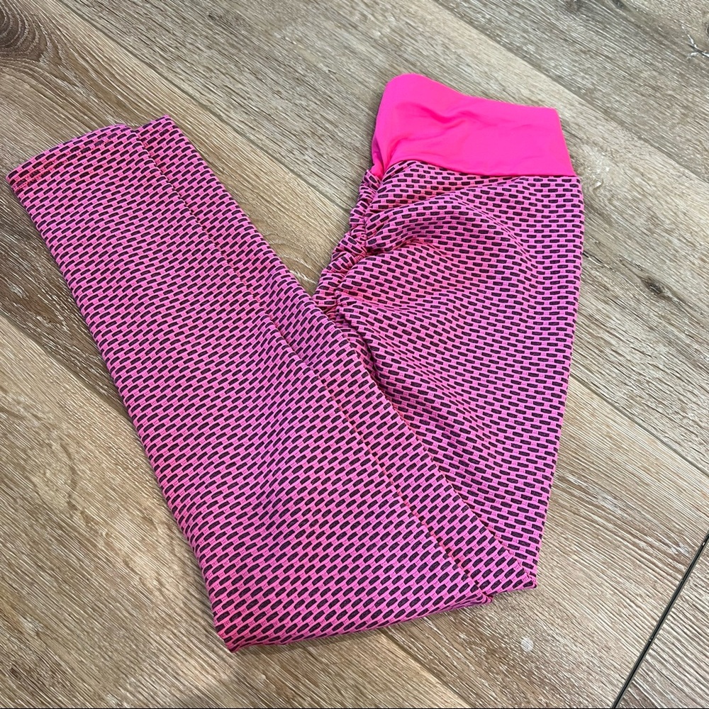 Pink honeycomb leggings with scrunchy butt